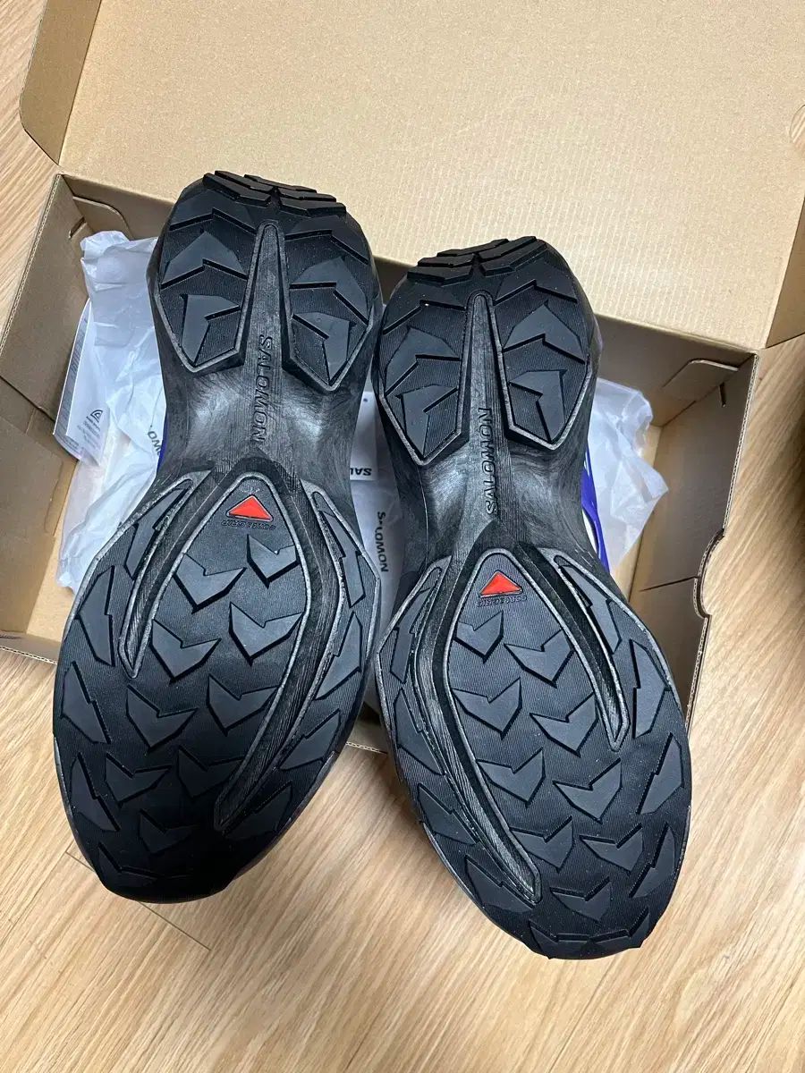 SALOMON サロモン