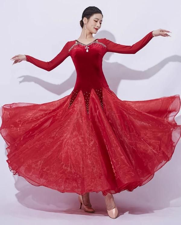 最大35％offセール。 社交ダンスドレス 社交ダンス モダンドレス 大きいサイズ 長袖 広がる裾 スタンダードドレス ワルツダンス ワンピースドレス ダンス衣装 ダンスウェア ステージ衣装 競技会 カラオケ デモ パーティー 発表会 競技着 練習着 舞台 演奏会 演出 黒 赤