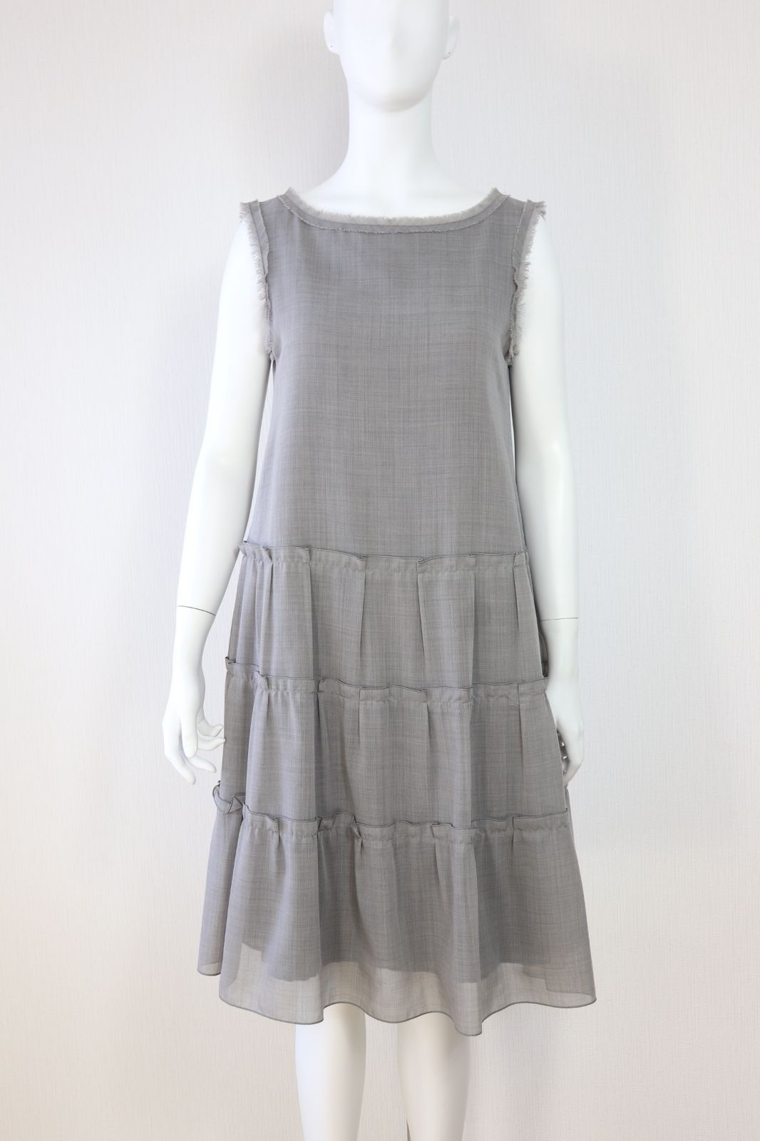 新品定価7.7万★DAISY LIN★ミルフィーユワンピースFOXEYフォクシー DAISY LIN(フォクシー）ミルフィーユワンピース 06061 40/グレー