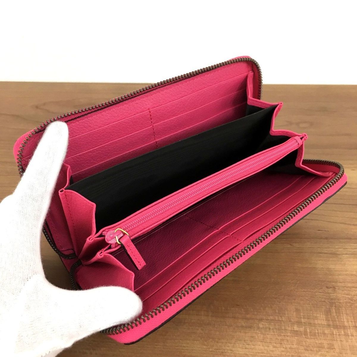 GUCCI ジップウォレット