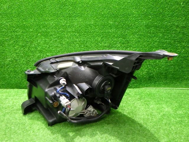 ノア 右ヘッドライト