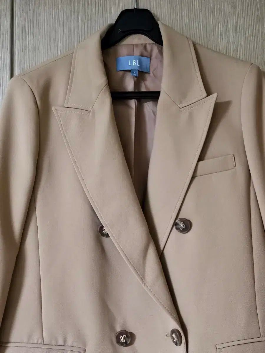 ベージュ ダブル