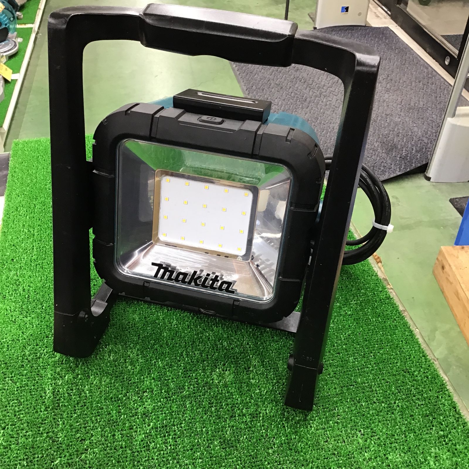 マキタ(makita) コードレスLEDスタンドライト ML805 【東大和店