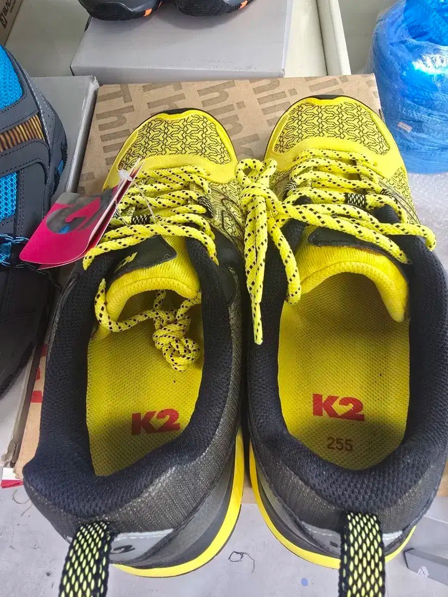 K2 登山靴 トレッキングシューズ 安全靴 255 サイズ イェロー
