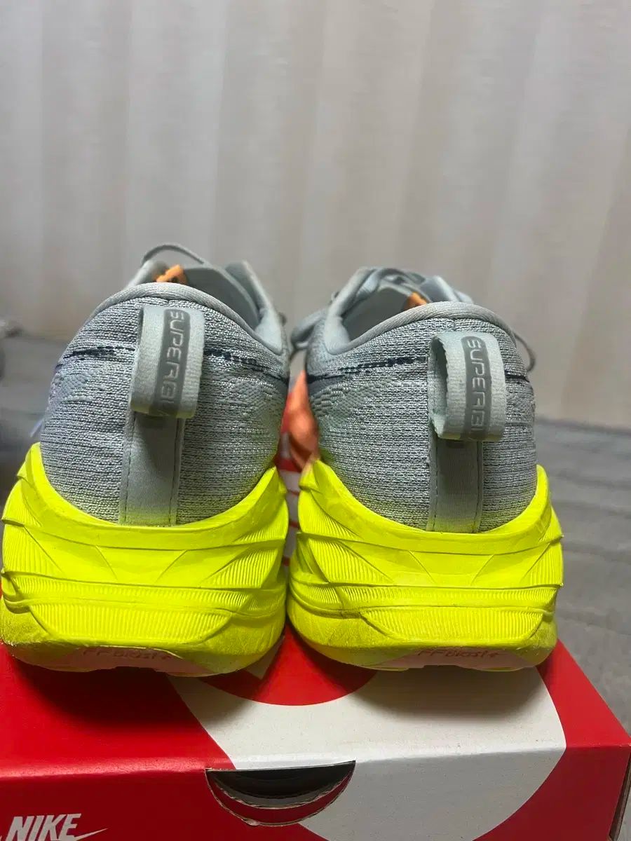 アシックス SUPERBLAST