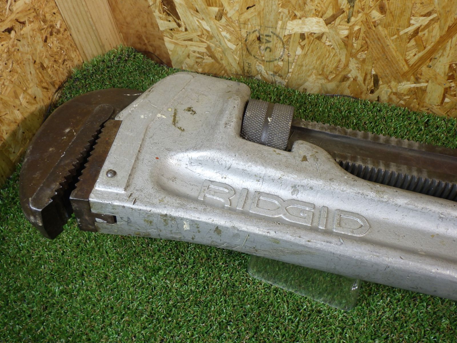 配管の締め付けや取り外しに リジッド 31115 848 アルミストレ-トパイプレンチ 品