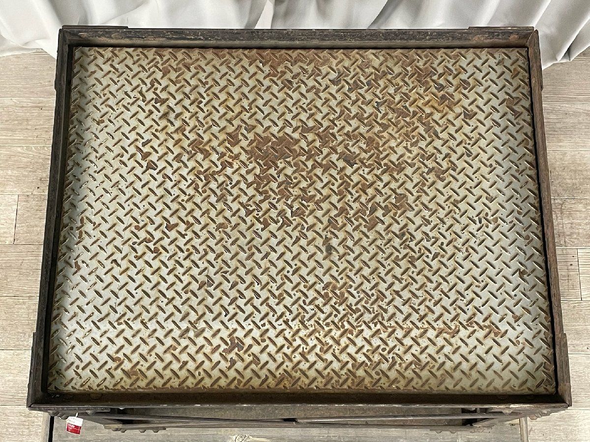 GT70 アイアン インダストリアル 鉄製 テーブル 作業台 演説台 神奈川県秦野市 A3 MARWIL-DEMENAGEMENTS_CH