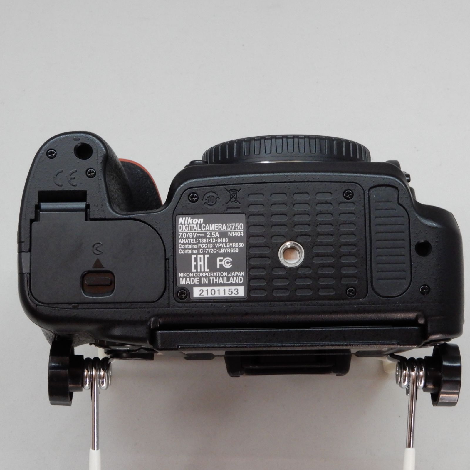D750