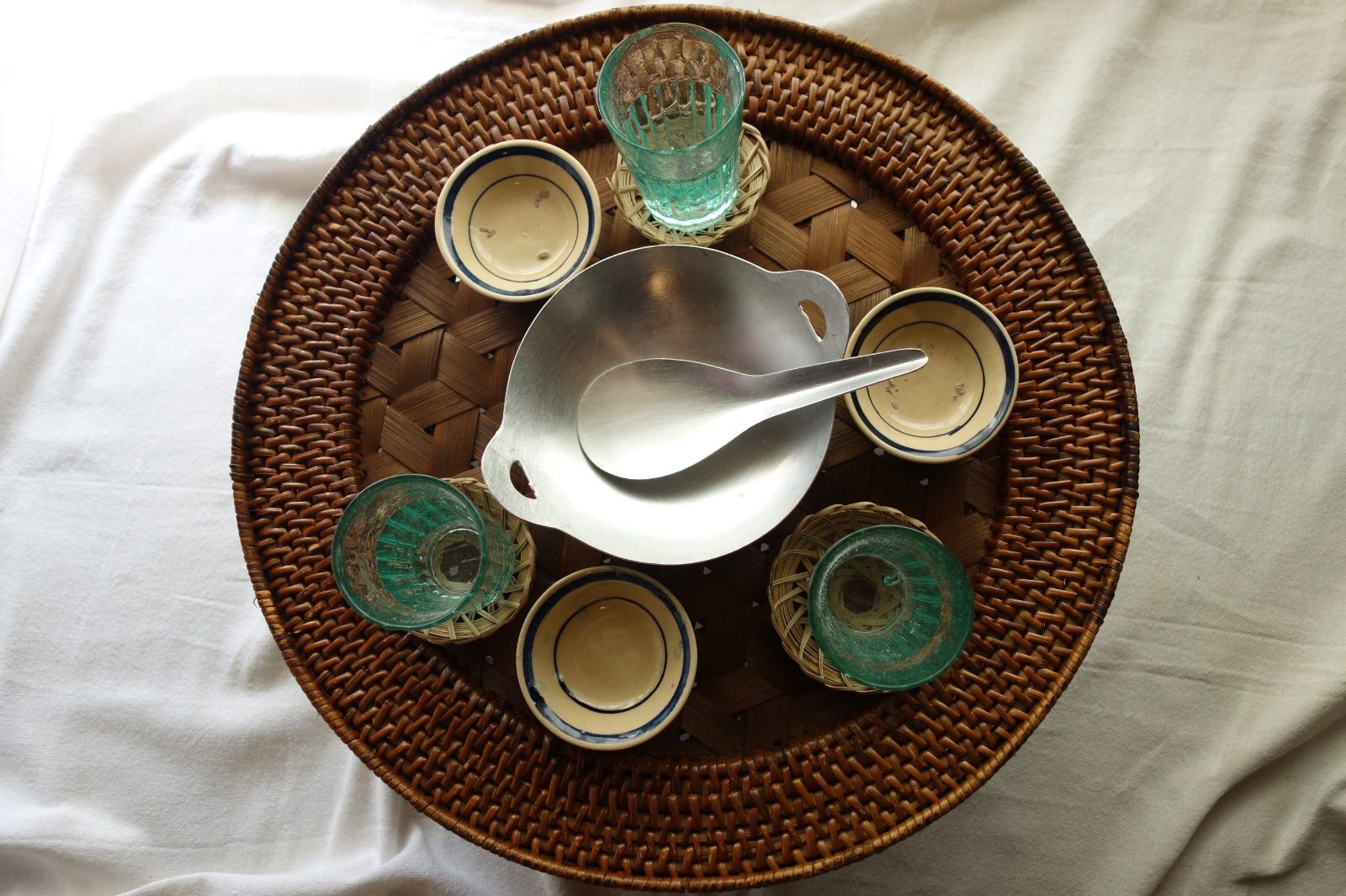 タイ族|ベトナム山岳民族|籐と竹のおぼん|カントークテーブル|ラタンテーブル|ベトナム手仕事