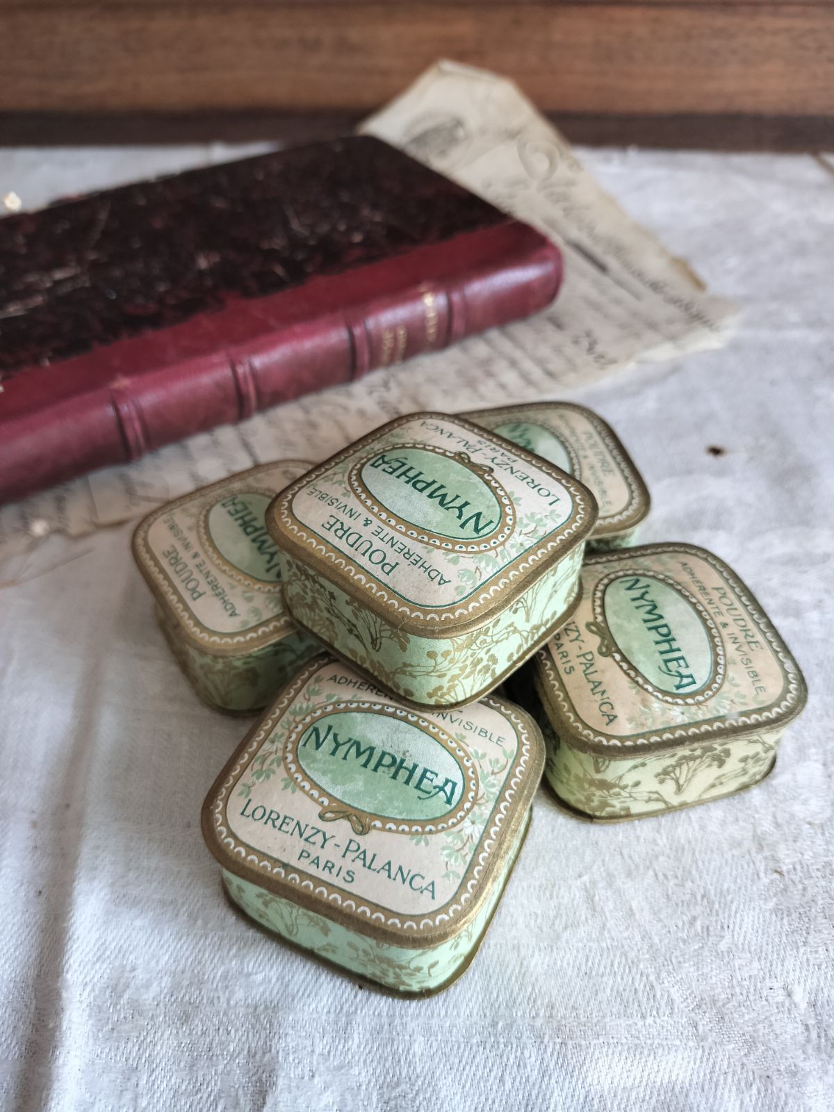 フランス アンティーク 素敵な パウダーケース Nymphea Paris 紙箱 美