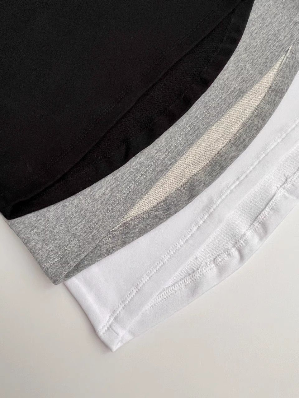 ロゴプリントクロップドTシャツ