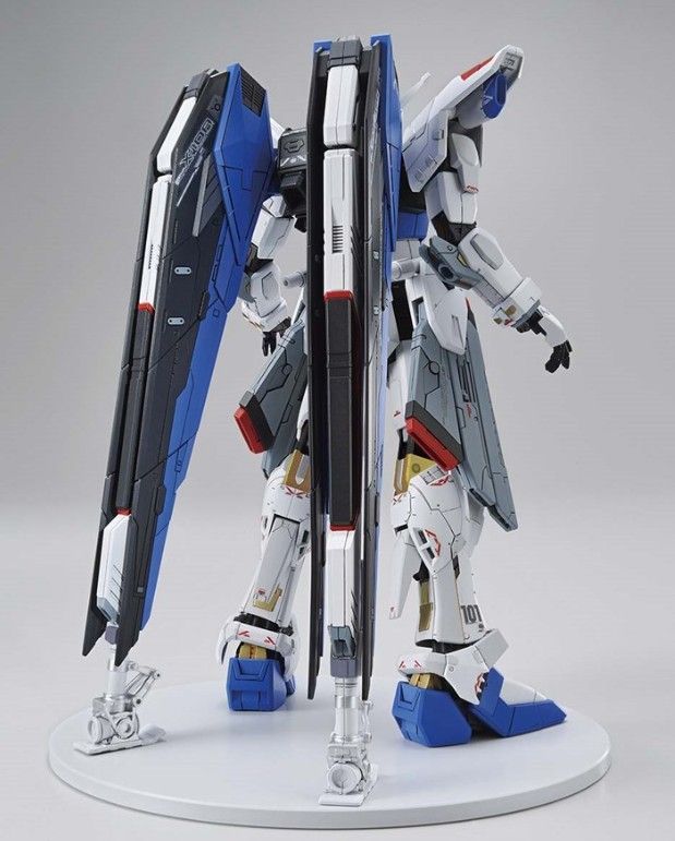 100 フリーダムガンダム