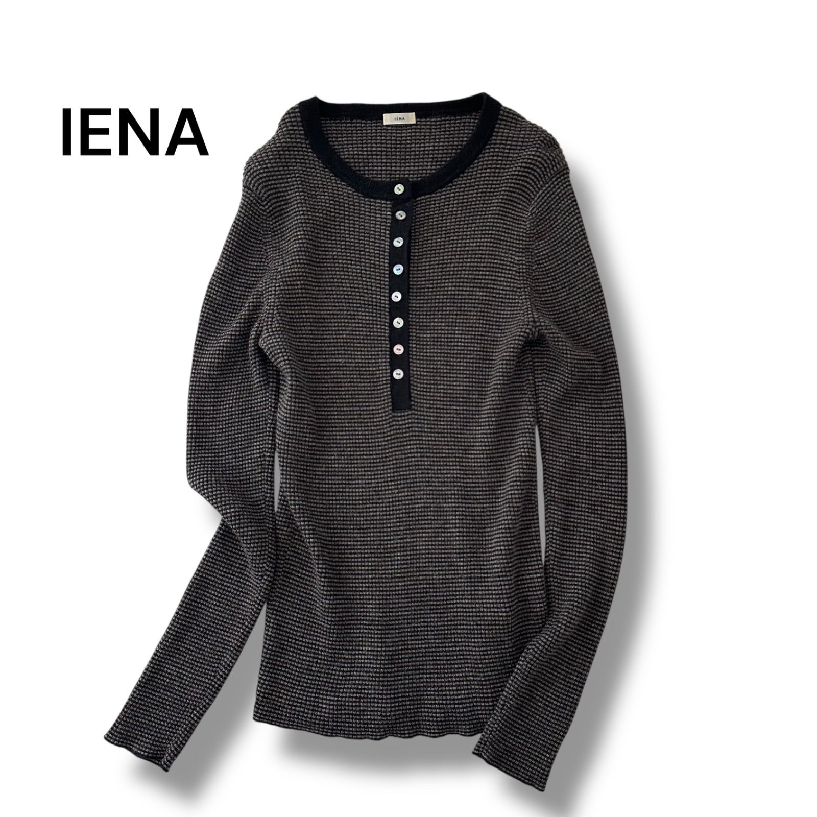 ほぼ新品　IENA イエナ　3x3　リブヘンリーネックプルオーバー　キャメル IENA（イエナ）の「SESIA 3*3リブ ヘンリーネックプルオーバー