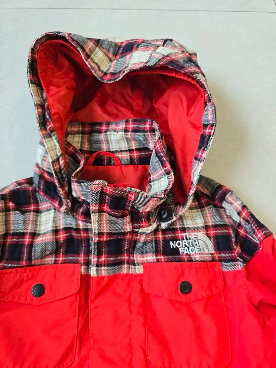 THE NORTH FACE フード付きジャケット 赤チェック The North THE NORTH FACE フード付きジャケット 赤チェック The North