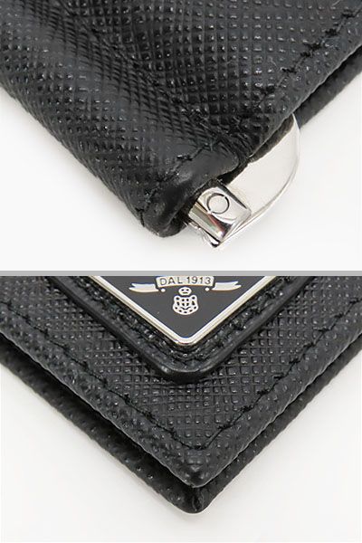 二つ折り札入れ財布