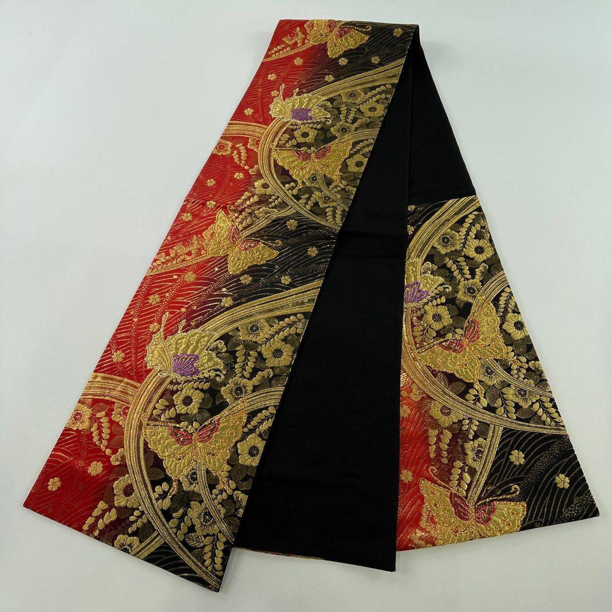 丸帯 美品 秀品 蝶 草花 金糸 箔 赤黒 六通 正絹 【中古