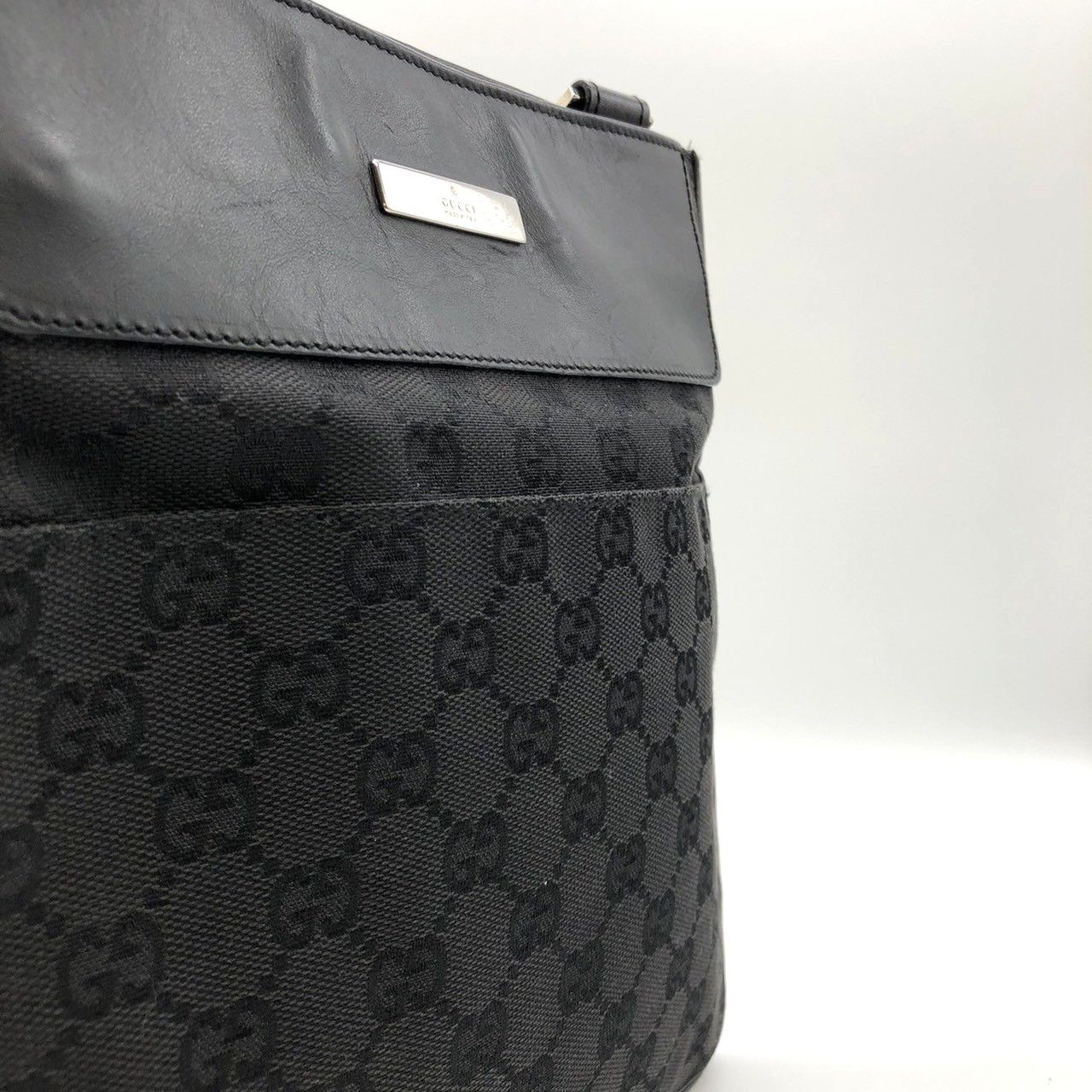 翔太GUCCI ブラック ショルダーバッグ 27639 GUCCI グッチ 27639 薄型ショルダーバッグ 斜め掛け ブラック 黒 GG