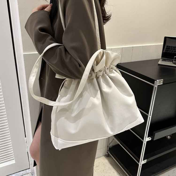 韓国 デイリーバッグ 巾着型 光沢 ミニトートバッグ 507042 巾着バッグ トートバッグ 巾着ショルダーバッグ 巾着