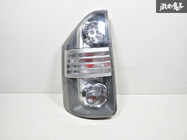 TOYOTA トヨタ 純正 ZRR70 VOXY ヴォクシー テールライト