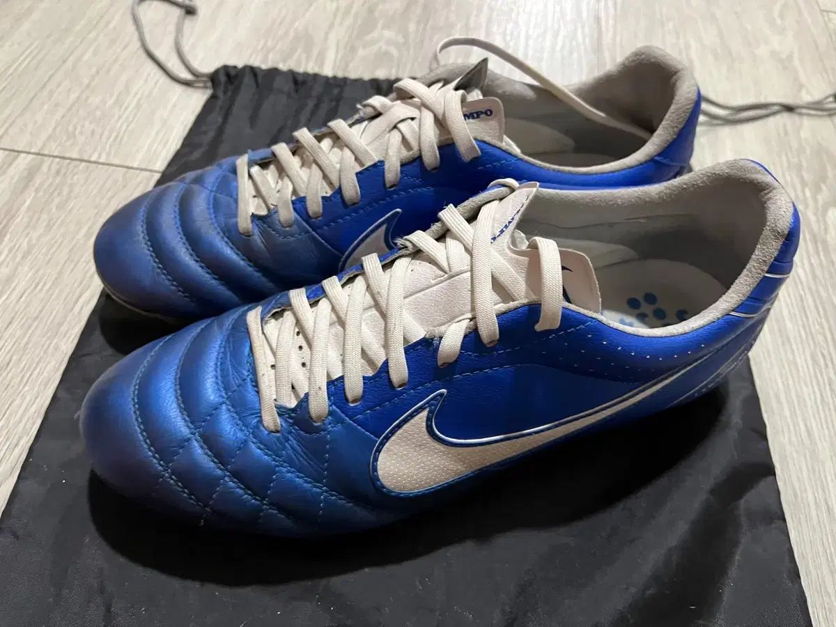 【雷市場（ポンジャン）商品韓国直送】 NIKE(ナイキ) ティエンポ サッカーシューズ 275