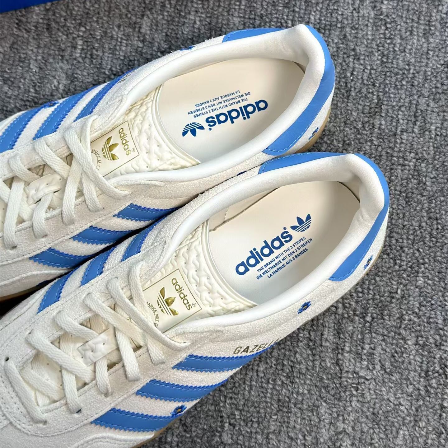 adidas Samba gazelle indoor アディダス サンバ スニーカー ホワイトブルーの小さな花スニーカー