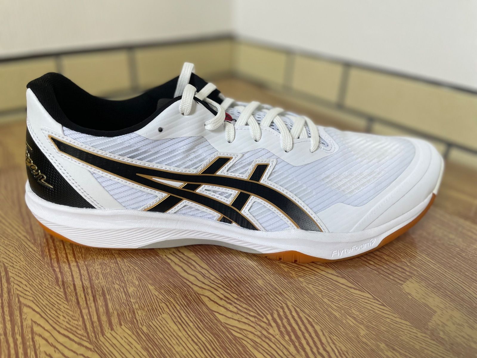 asics バレーボールシューズ ホワイト/ブラック/ゴールド　25.0㎝ ASICS バレーボールシューズ ホワイト/ブラック/ゴールド 楽天