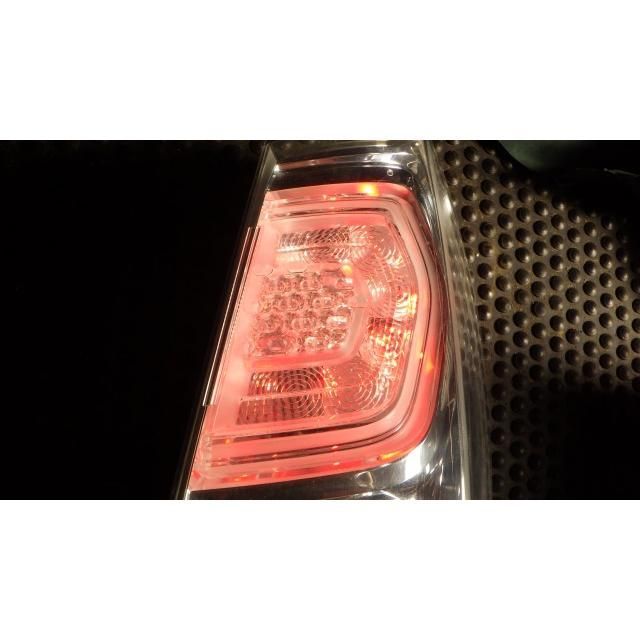 右テールランプ