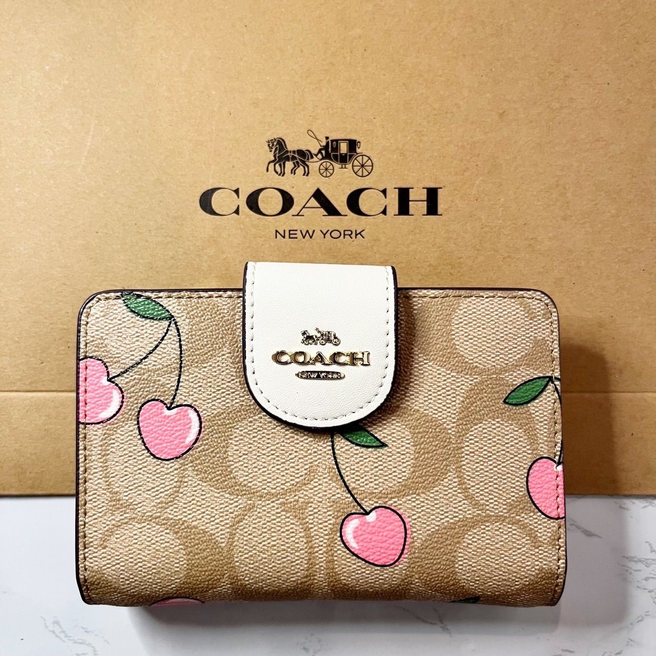 小難あり coach 二つ折り 財布 さくらんぼ ミニ Coach チェリー 二つ折り財布(新品級】 COACH コーチ 財布