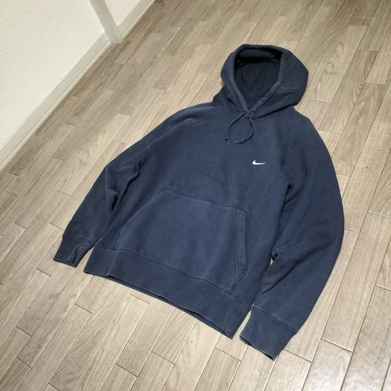 人気00's NIKE スウェットパーカー　刺繍スウォッシュ　フェードネイビー ナイキ NIKE 00s 右胸スウォッシュ刺繍ロゴ スウェットパーカー