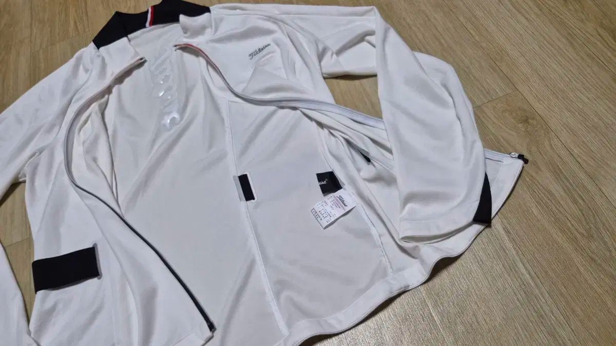 タイトルリスト女性