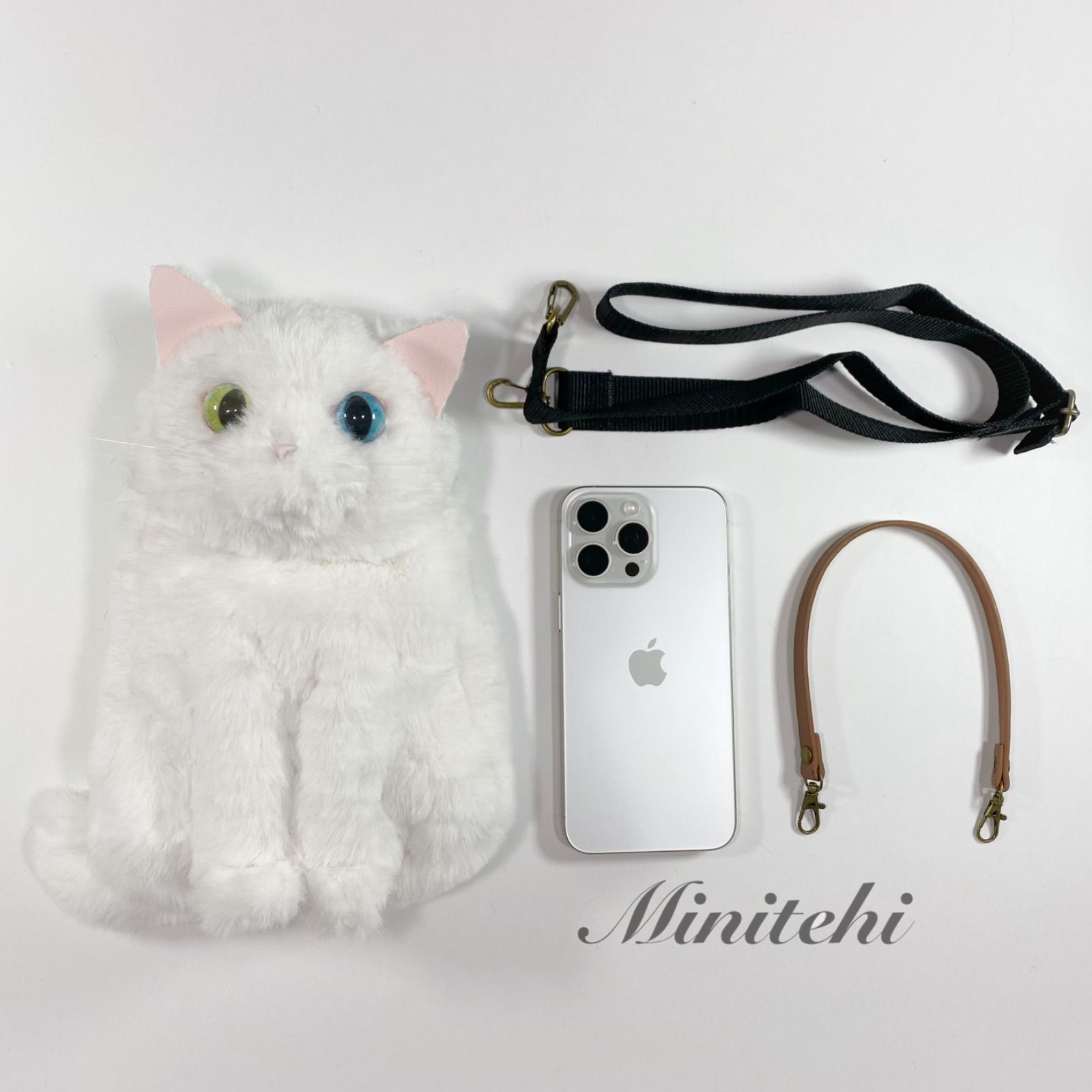 ぬいぐるみみたいな 猫のスマホポシェット ホルダー 白ねこ 猫雑貨 猫