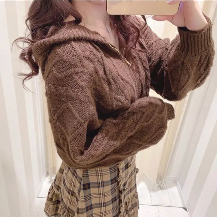 新品タグ付未使用⭐️難ありアベニールエトワールパフスリーブニットパーカー白系36 Alite cloth ニット セーター ライン＆ロゴ入りネックレス付き