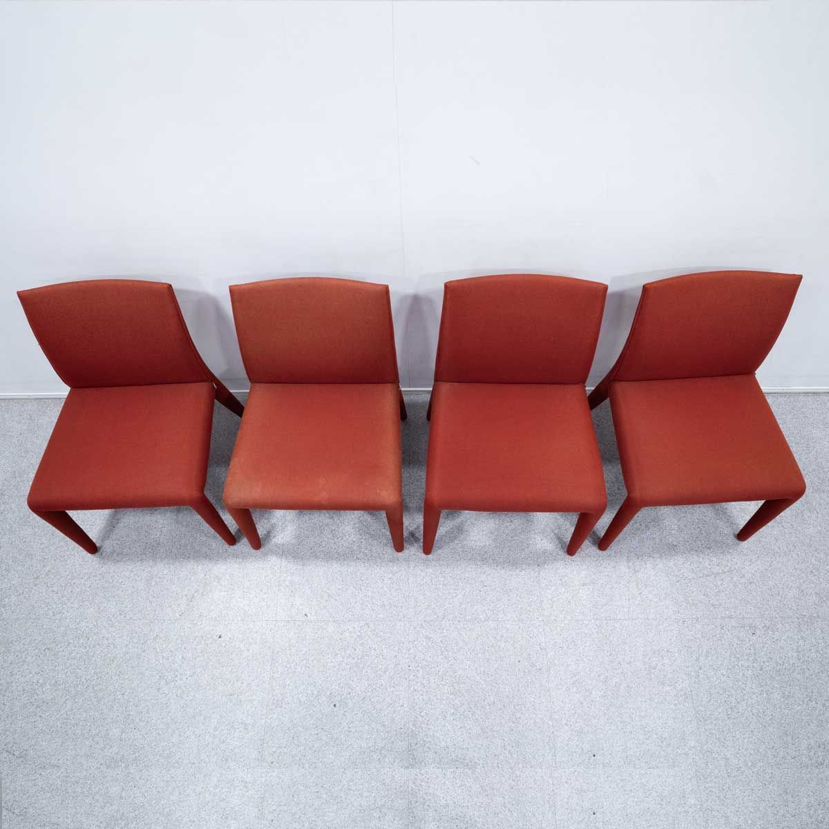 B&B Italia Vol au Vent 革張りダイニングチェア 4脚セット B＆Bイタリア Vol au Vent 本革 ダイニングチェア 4脚組 展示品