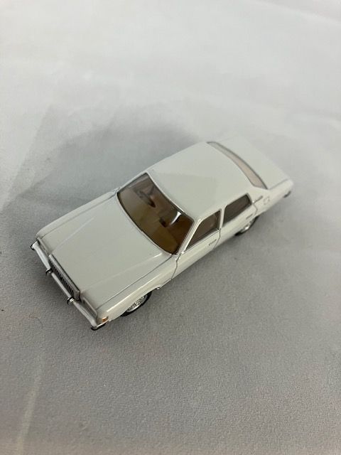 トミカリミテッドヴィンテージネオトヨタクラウン4ドアピラードハードトップ2600 トミカリミテッドヴィンテージネオ LV-N83a トヨタ クラウン 4ドア