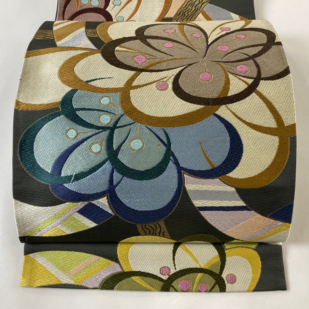 袋帯 逸品 白綾苑大庭 落款 花 幾何学 刺繍 箔 鶯色 六通 正絹