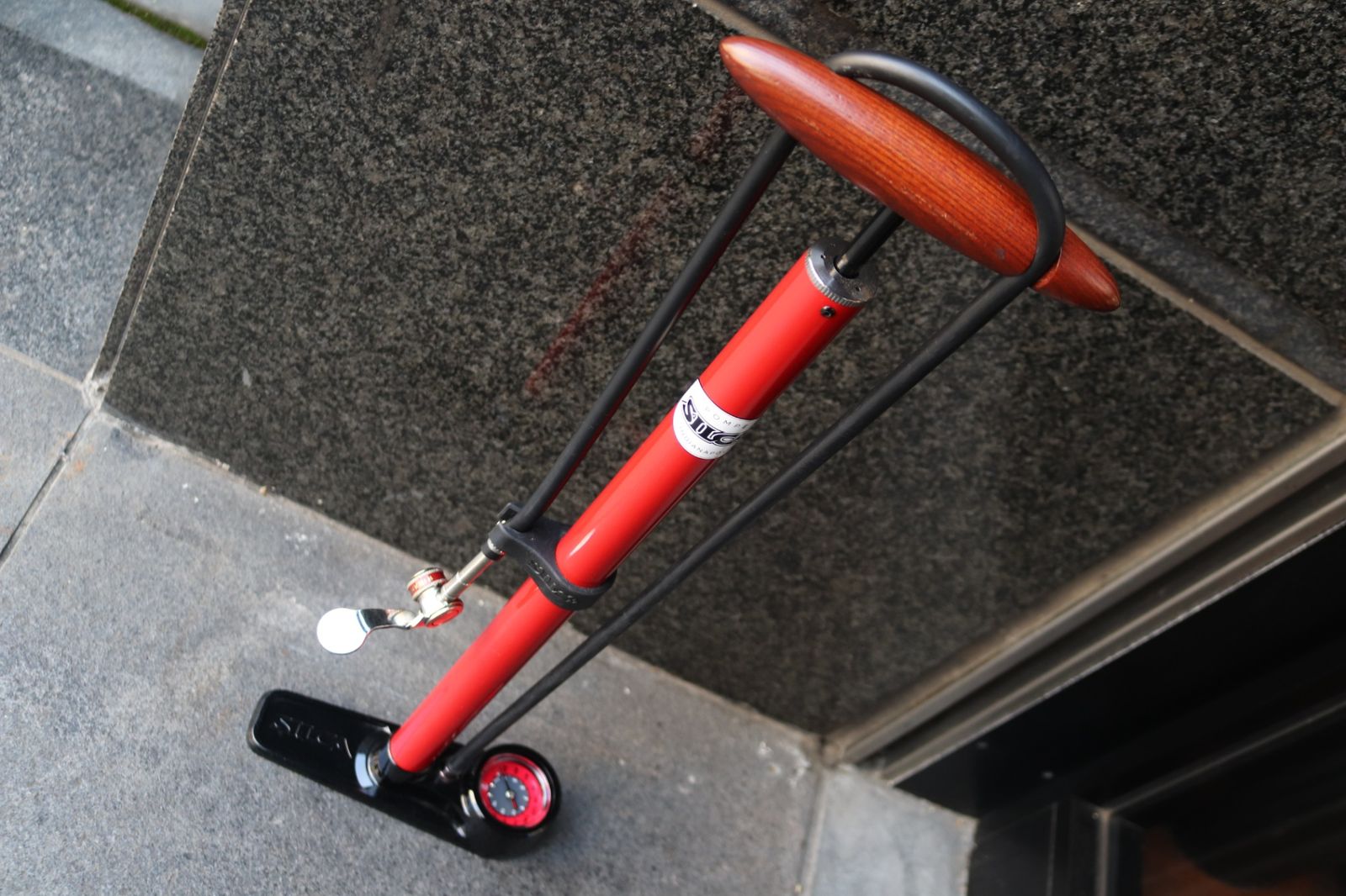 PISTA レッド