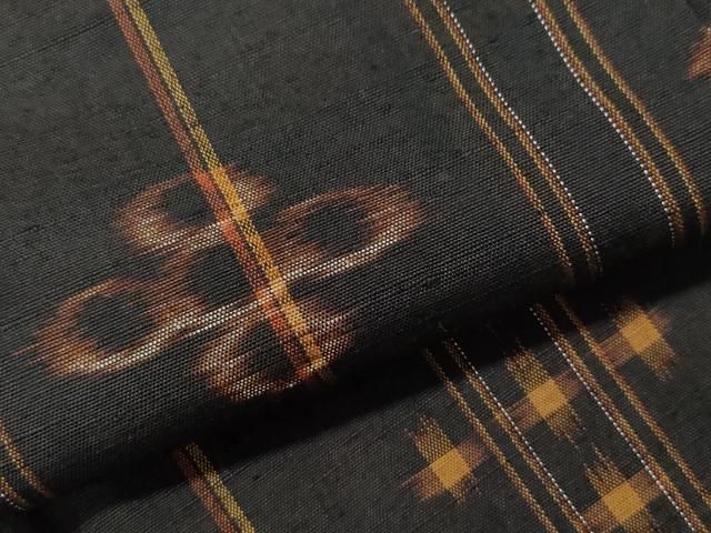 平和屋着物○国指定重要無形文化財 本場久米島紬 屋々名ヨシ作 手織 絣  