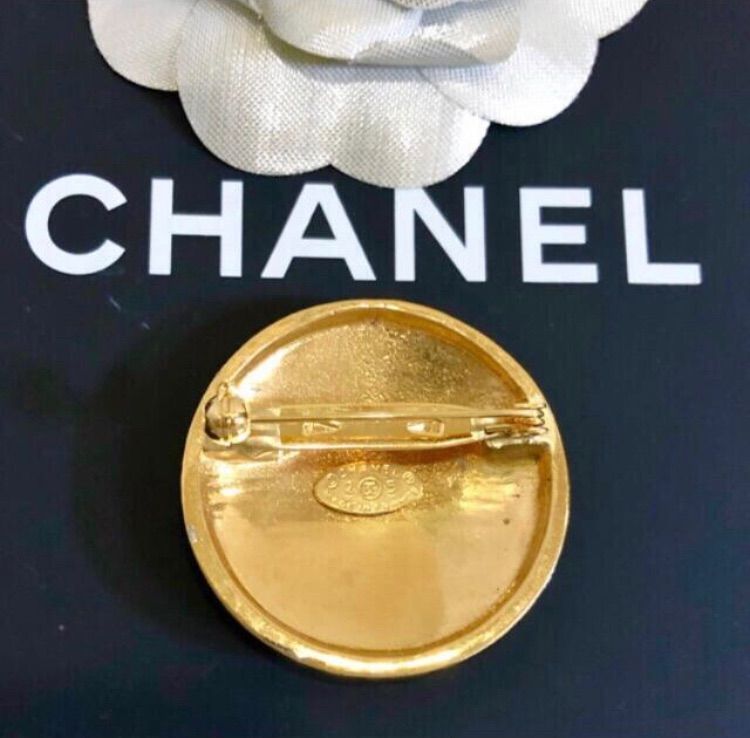 CHANEL シャネル ブローチ ココマーク マトラッセ デカロゴ