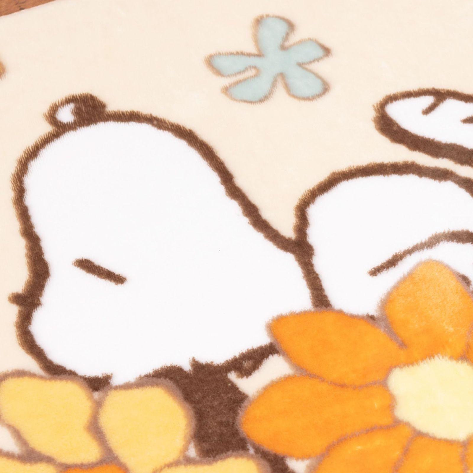 【話題商品】28070 洗える あたたかい やわらか ふんわり かわいい 滑りにくい キャラクター オレンジ 約50×80cm ラグマット 花いっぱい スヌーピー センコー(Senko)