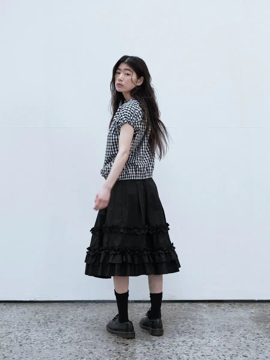 Saenginstudios フリル プリーツ ミディ スカート 黒