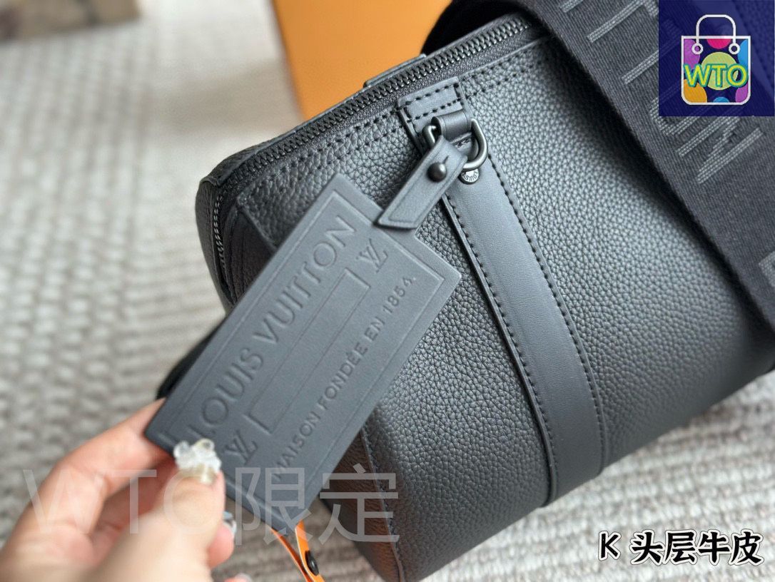 今日特価】Louis Vuitton Men's CityKeepall Pillow Bag メンズ