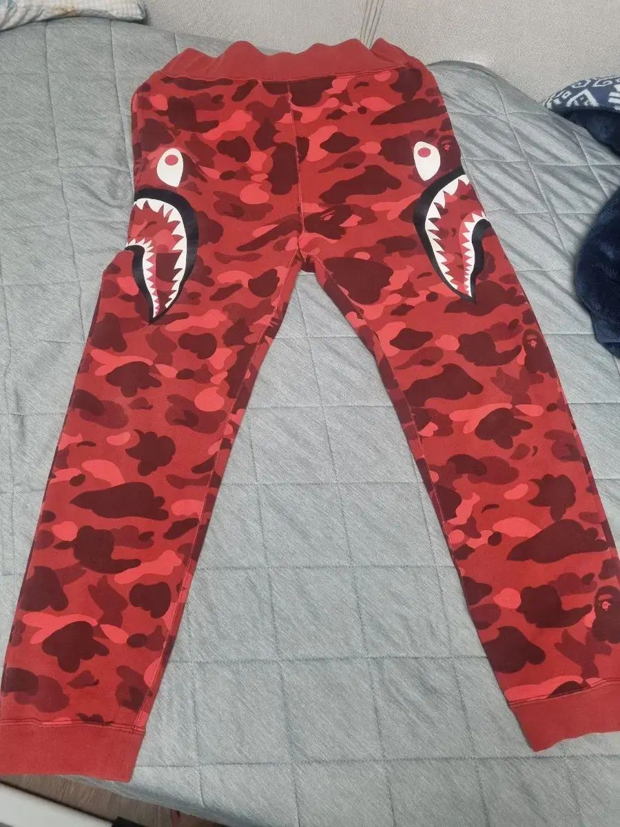 A BATHING APE アベイシングエイプ パンツ