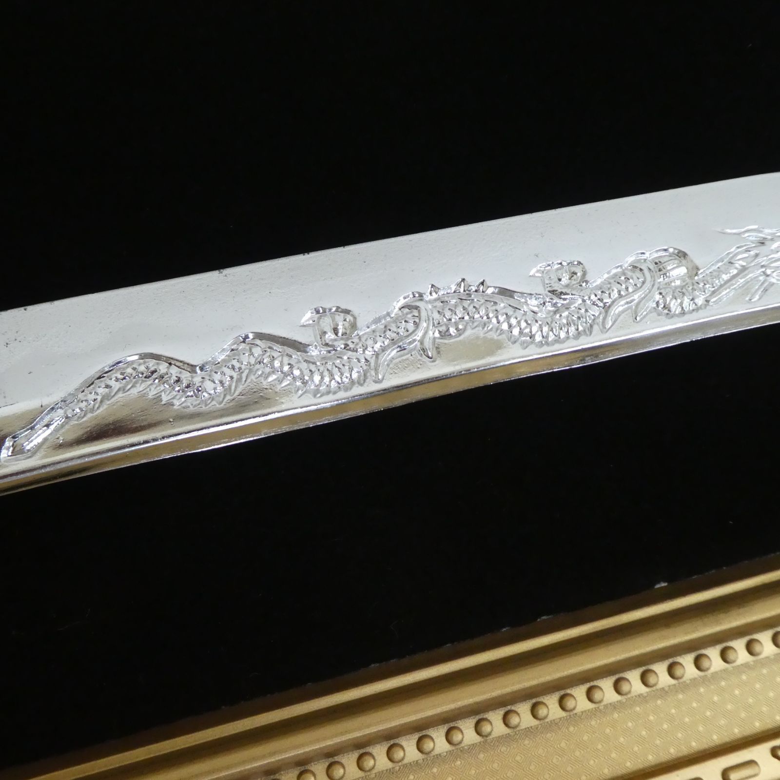 R077【希少】日本刀 模造刀 鍔 レプリカ 江戸時代 桃山時代 工芸品