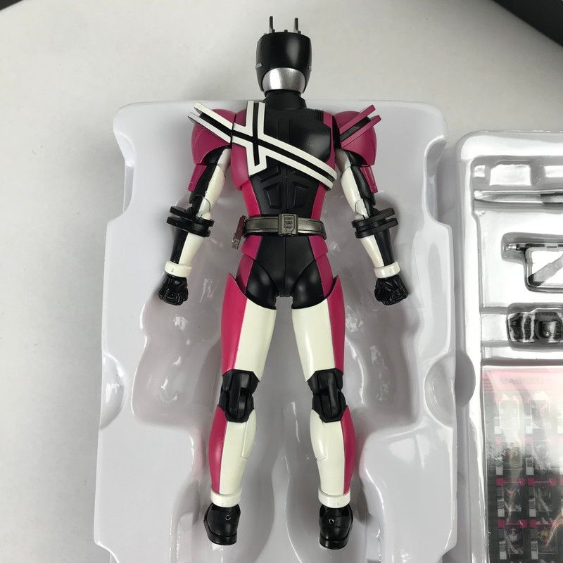 中古美品】 S.H.フィギュアーツ 真骨彫 仮面ライダーディケイド