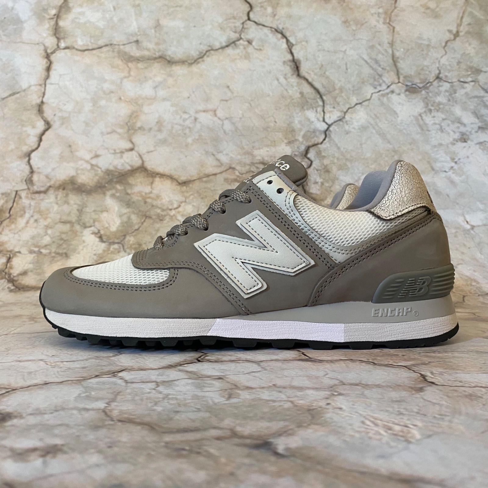 新品 NEW BALANCE OU576FLB UK製 スニーカー - メルカリ