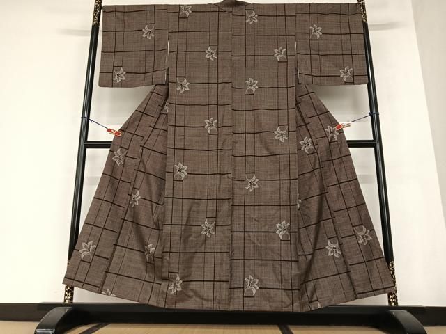 平和屋着物●本場大島紬　泥染め　舞花文　一元7マルキ　正絹　逸品　AABB0077zg 平和屋着物○本場大島紬 泥染め 舞花文 一元7マルキ 正絹 逸品 AABB0077zg