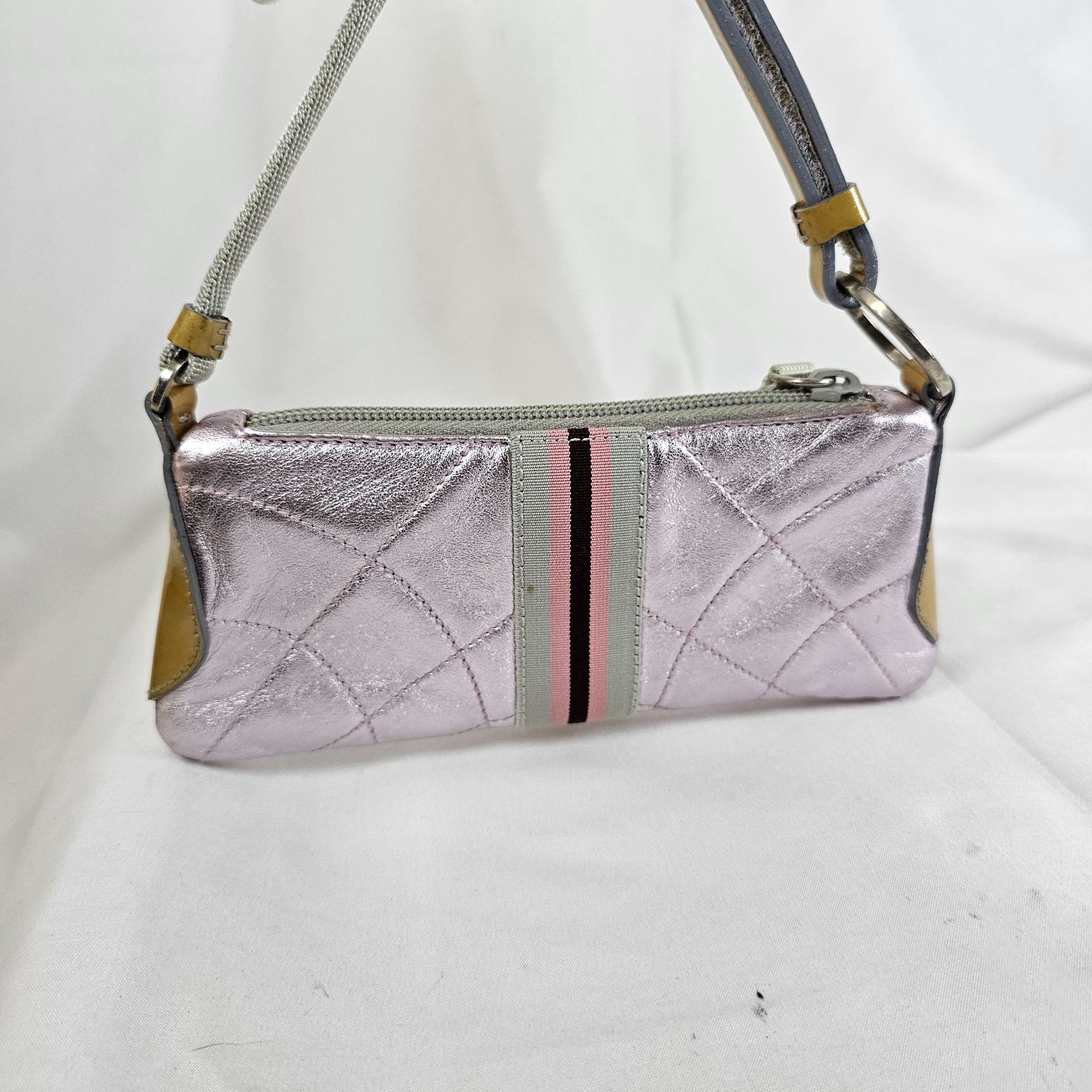 【希少】PRADA キルティング　アクセサリーポーチ シルバー ピンク 希少】PRADA キルティング アクセサリーポーチ シルバー ピンク