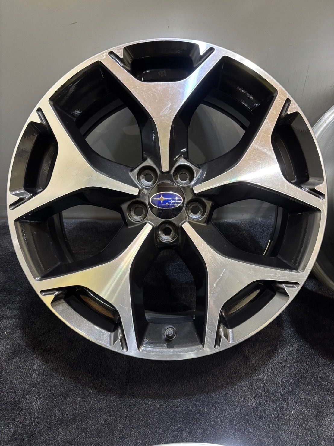 18インチ スバルフォレスターXT SJG 純正アルミホイール スバルフォレスターXT SJG純正アルミホイール4本18×7J+48 護り 5/