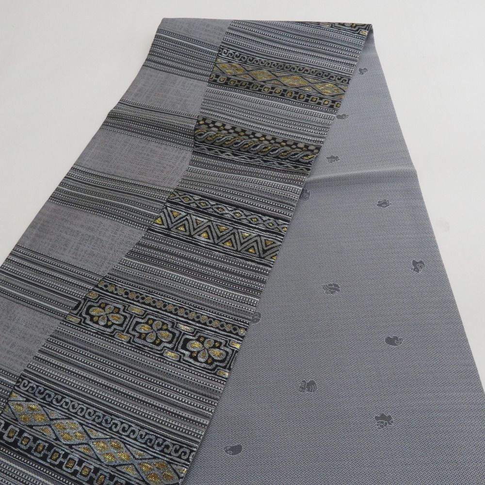 袋帯 洒落袋帯 エスニック調 幾何学模様 六通柄 ゴールドｘブラックｘグレー金糸 正絹 仕立て上がり 長さ450cm 未使用品 【キモノオフ野々市若松店】 袋帯 洒落袋帯 エスニック調 幾何学模様 六通柄 ゴールドxブラックx