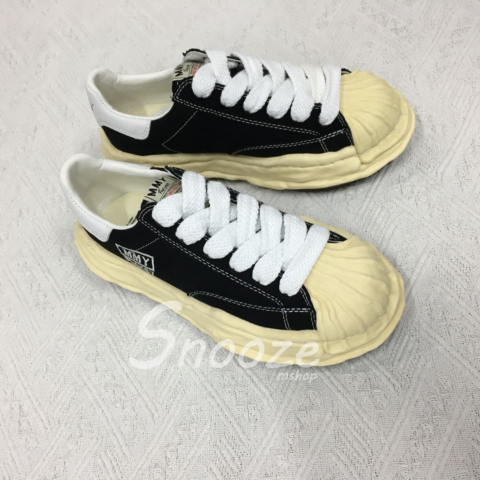 LOW CANVAS